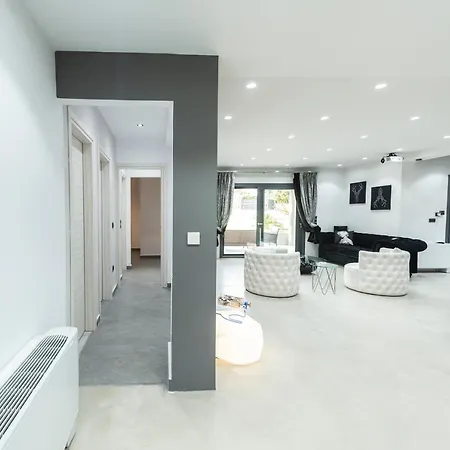 Athos Apartmán *